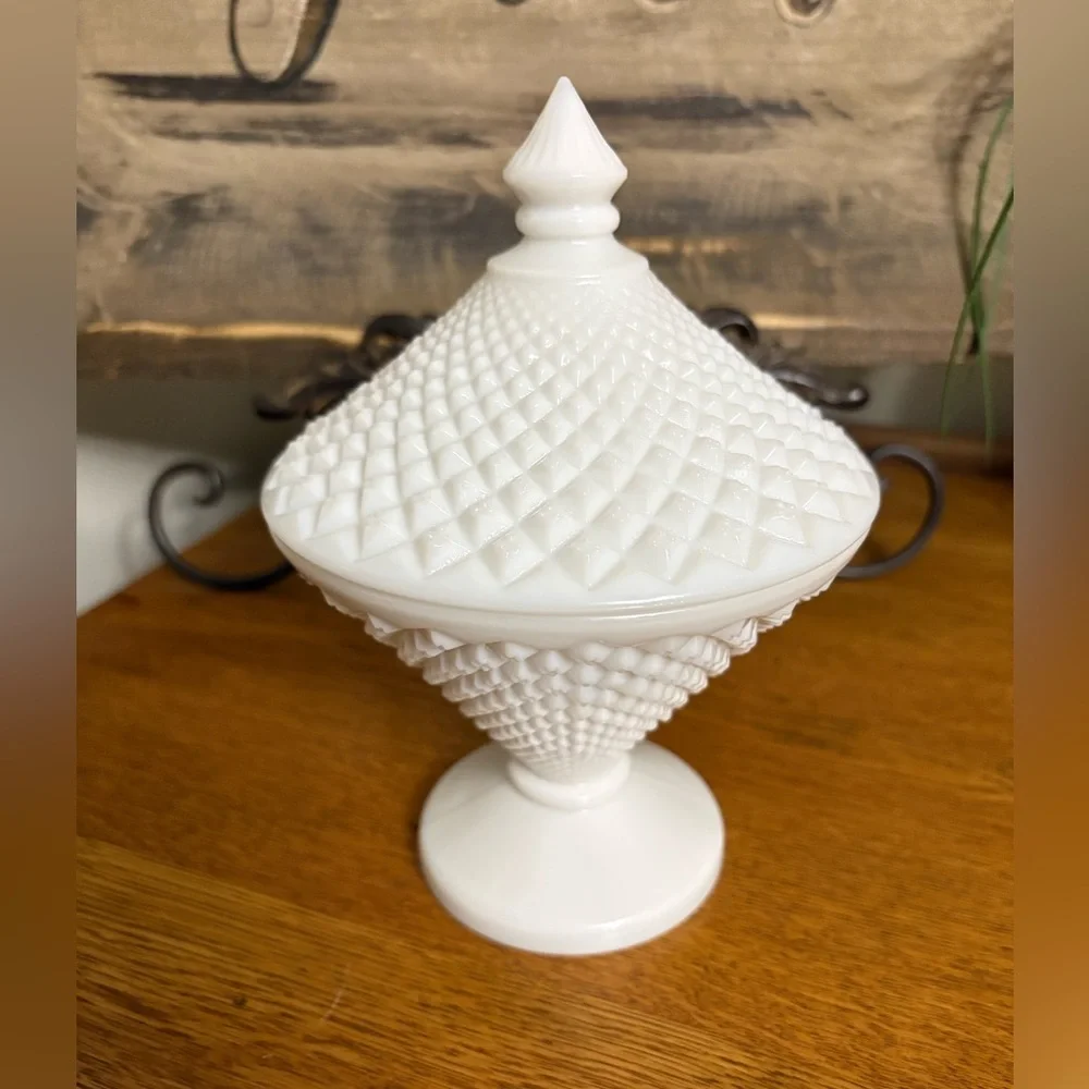 Vintage Westmoreland Milk Glass White English Hobnail Pedestal LiddedCandy Dish - Picture 1 of 7